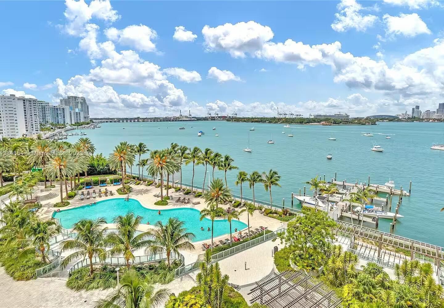 B26032477 — Miami Beach — 29