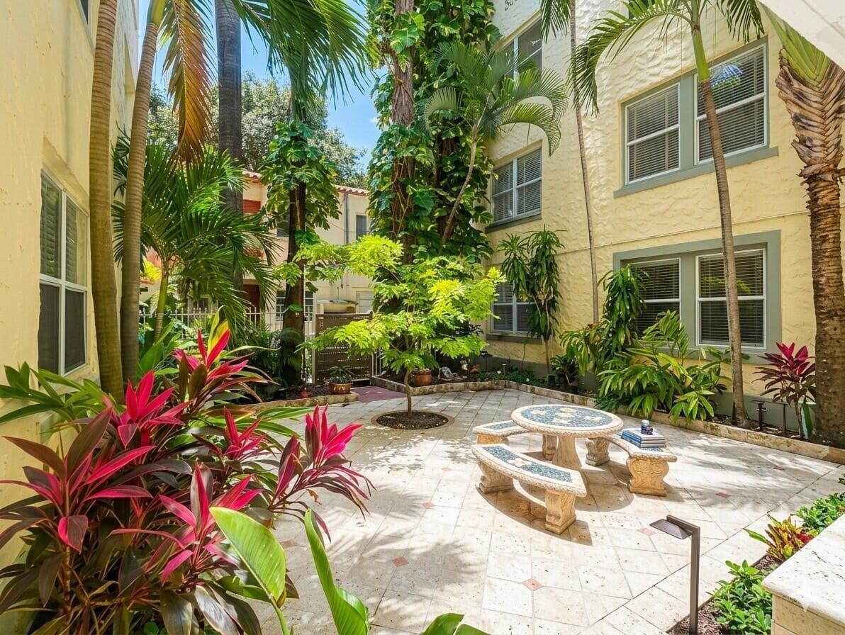 B26032499 — Miami Beach — 32