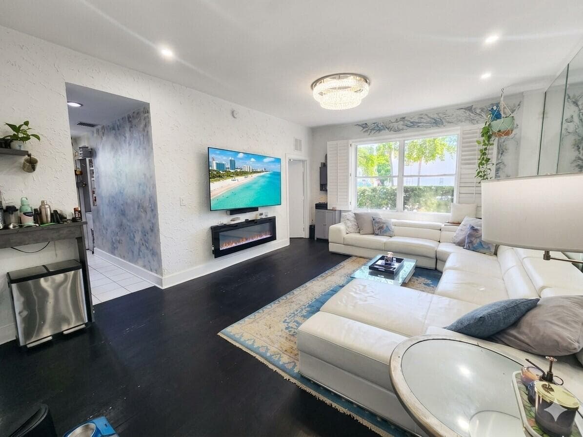 B26032499 — Miami Beach — 8