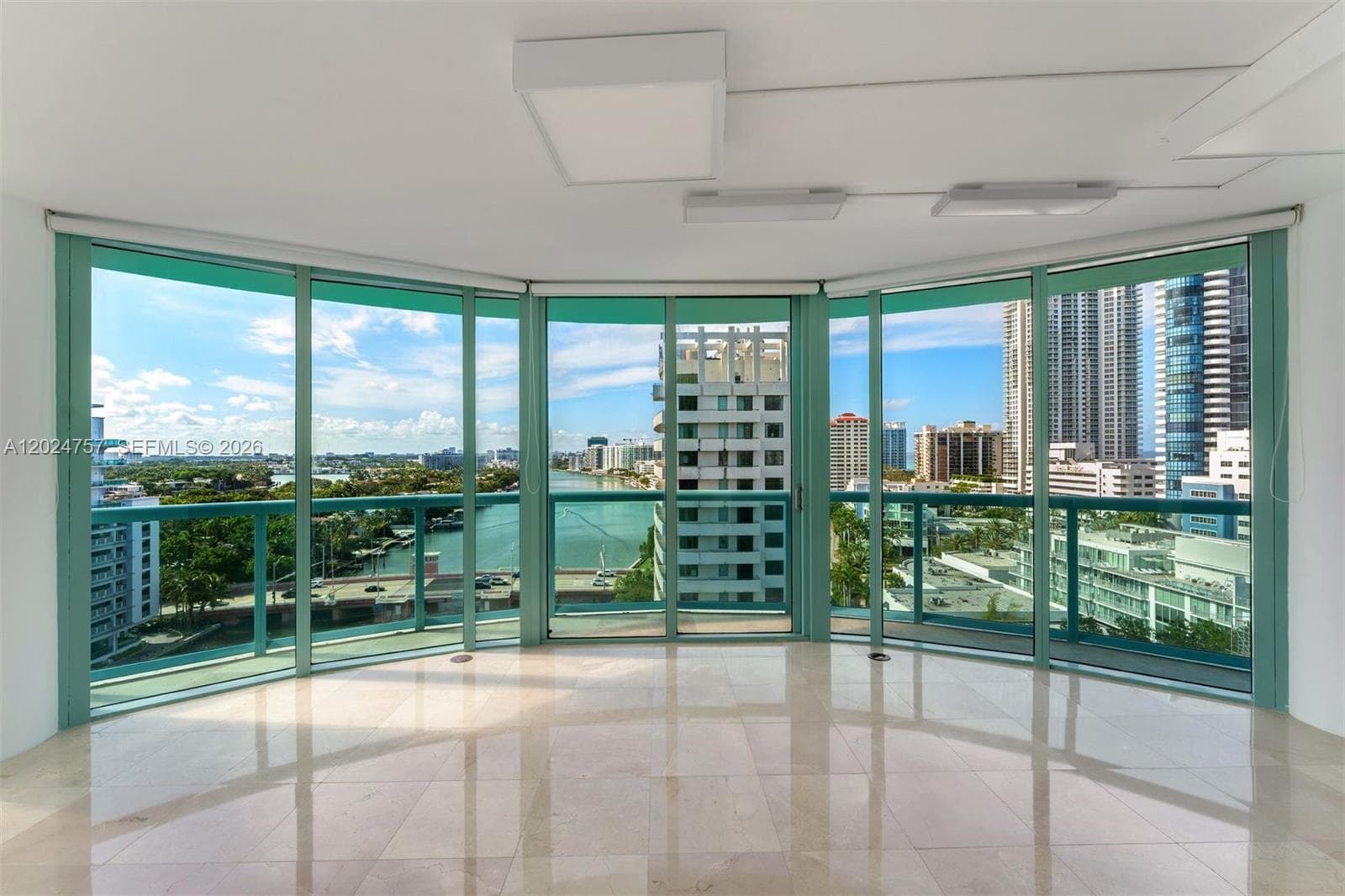 A12024757 — Miami Beach — 2