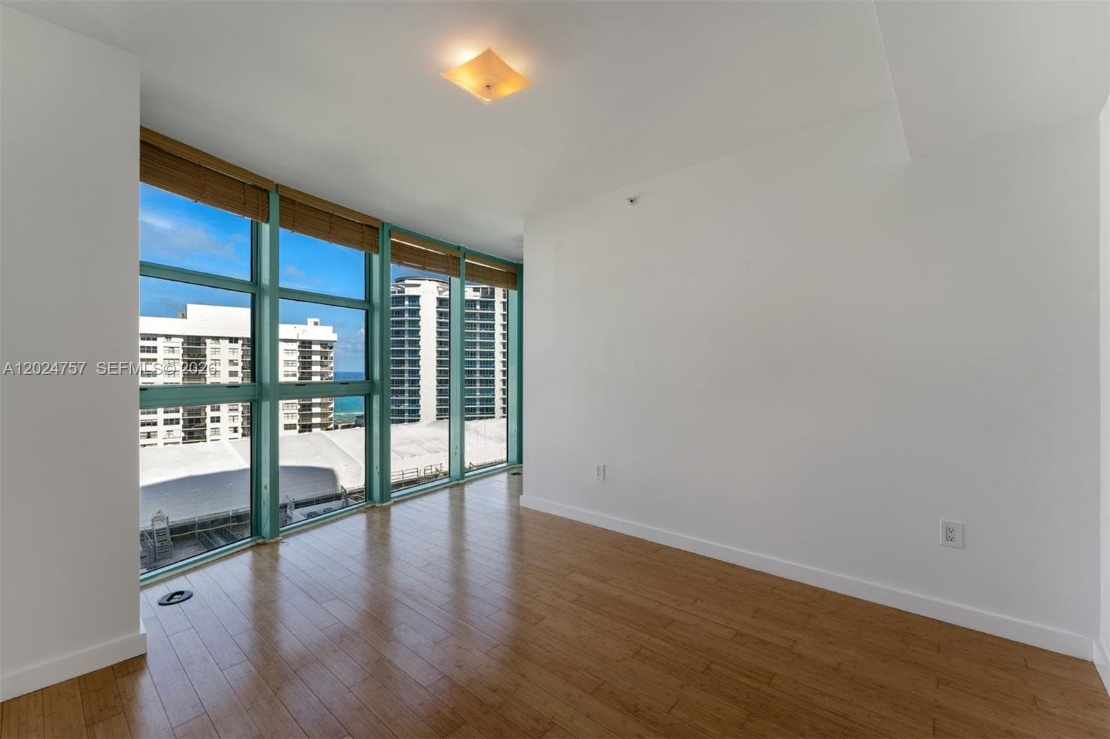 A12024757 — Miami Beach — 10
