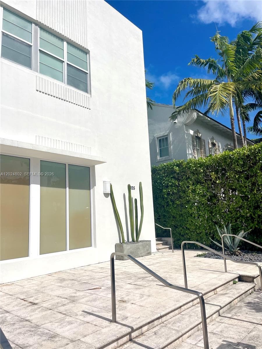 A12024802 — Miami Beach — 32