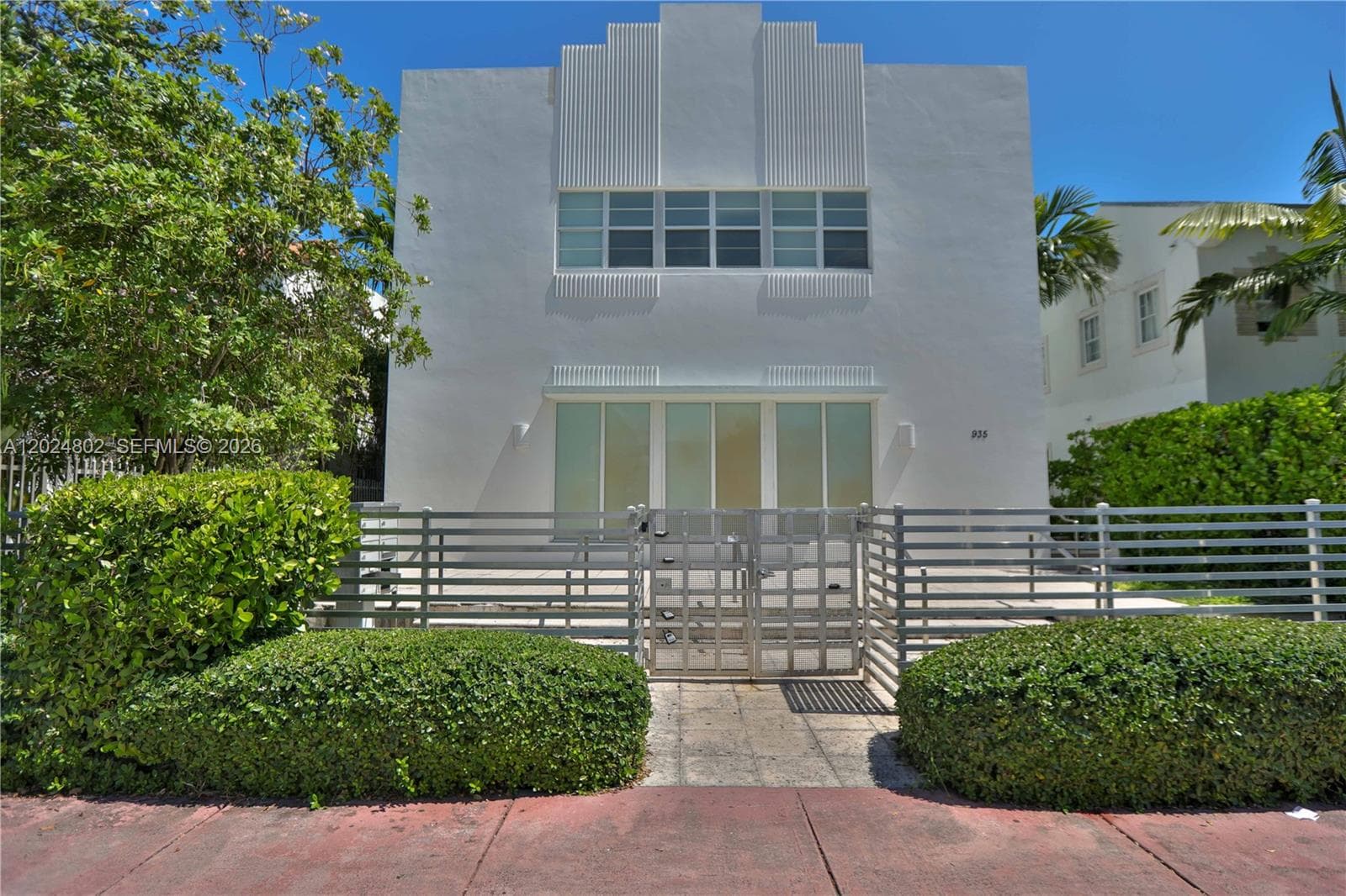 A12024802 — Miami Beach