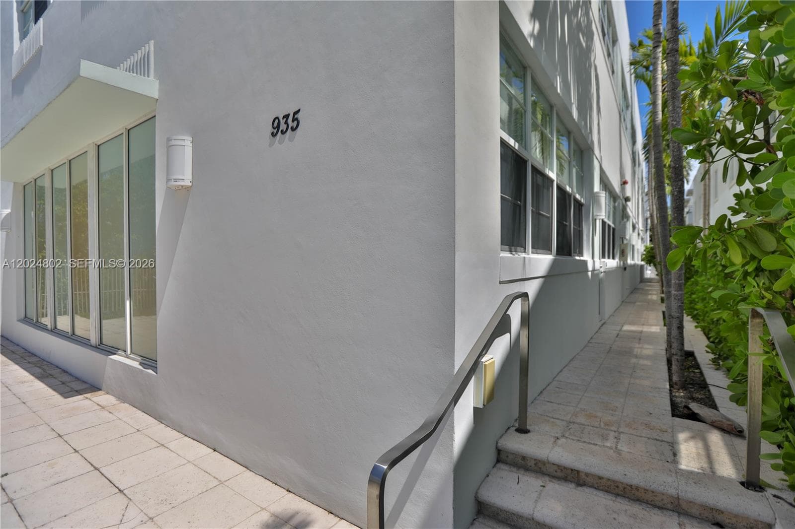 A12024802 — Miami Beach — 9