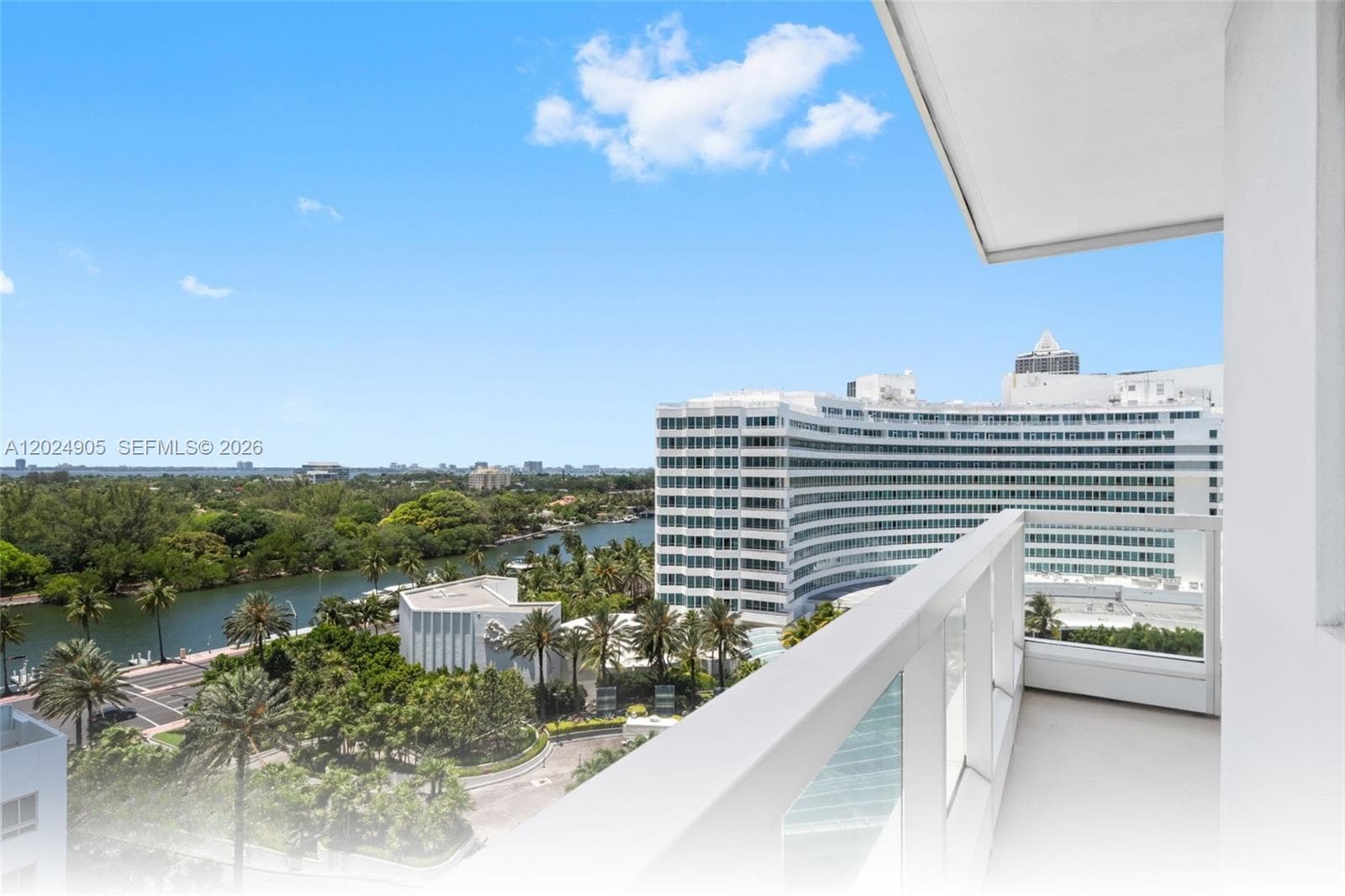 A12024905 — Miami Beach — 16
