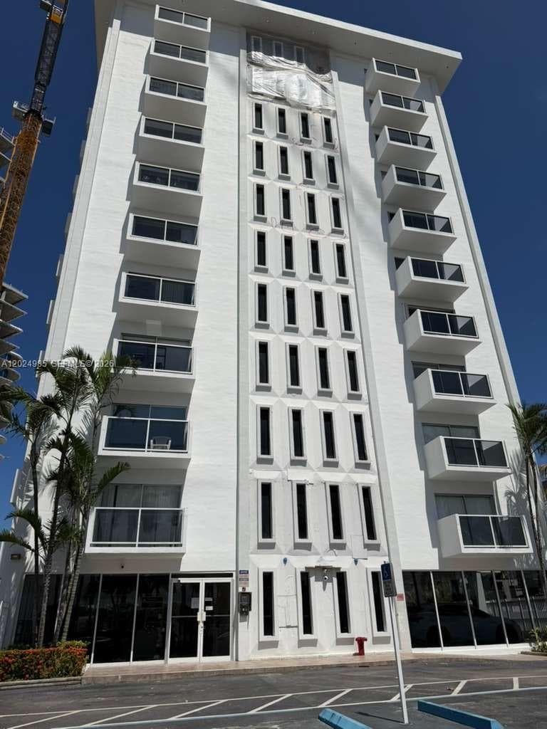 A12024985 — Miami Beach — 2