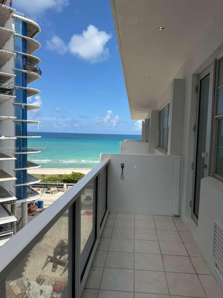 A12024985 — Miami Beach — 7