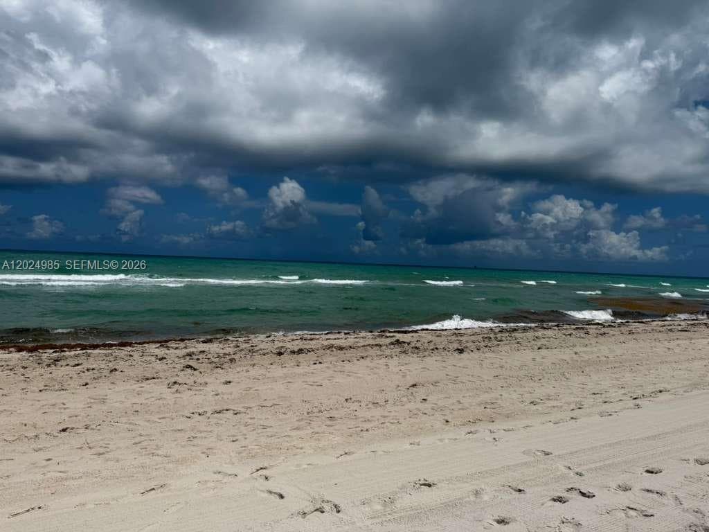 A12024985 — Miami Beach — 3