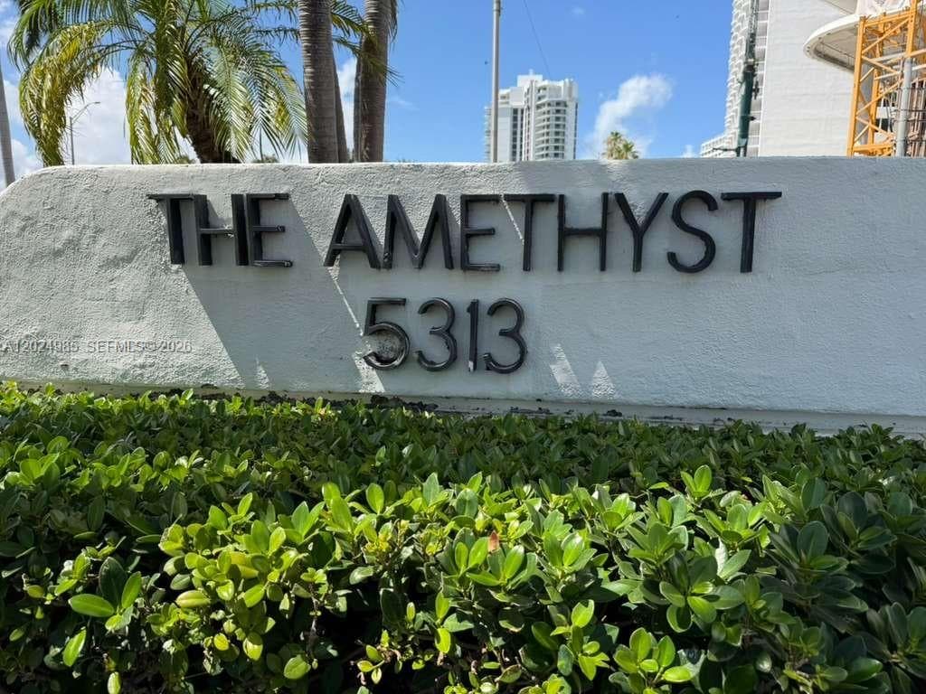 A12024985 — Miami Beach