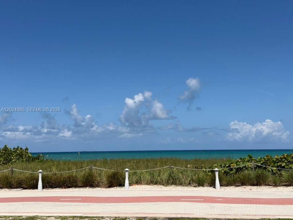 A12024985 — Miami Beach — 11