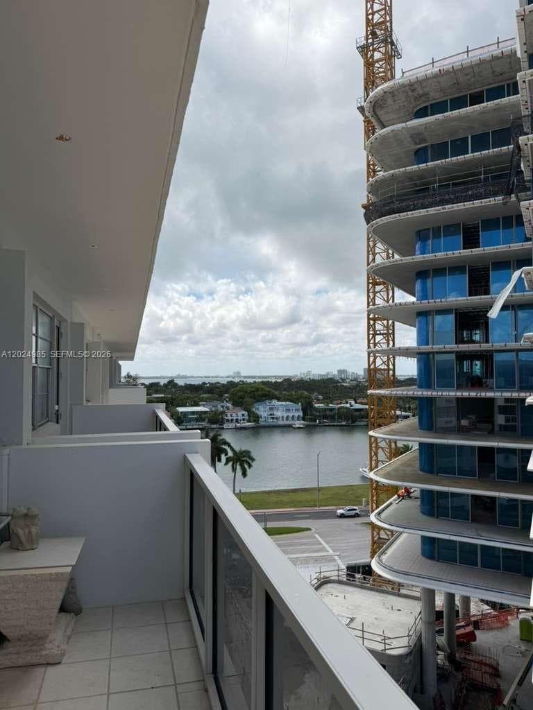 A12024985 — Miami Beach — 8