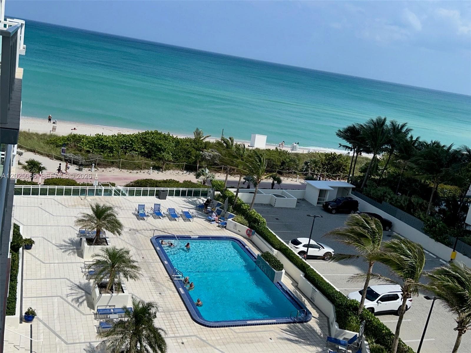 A12025066 — Miami Beach — 27