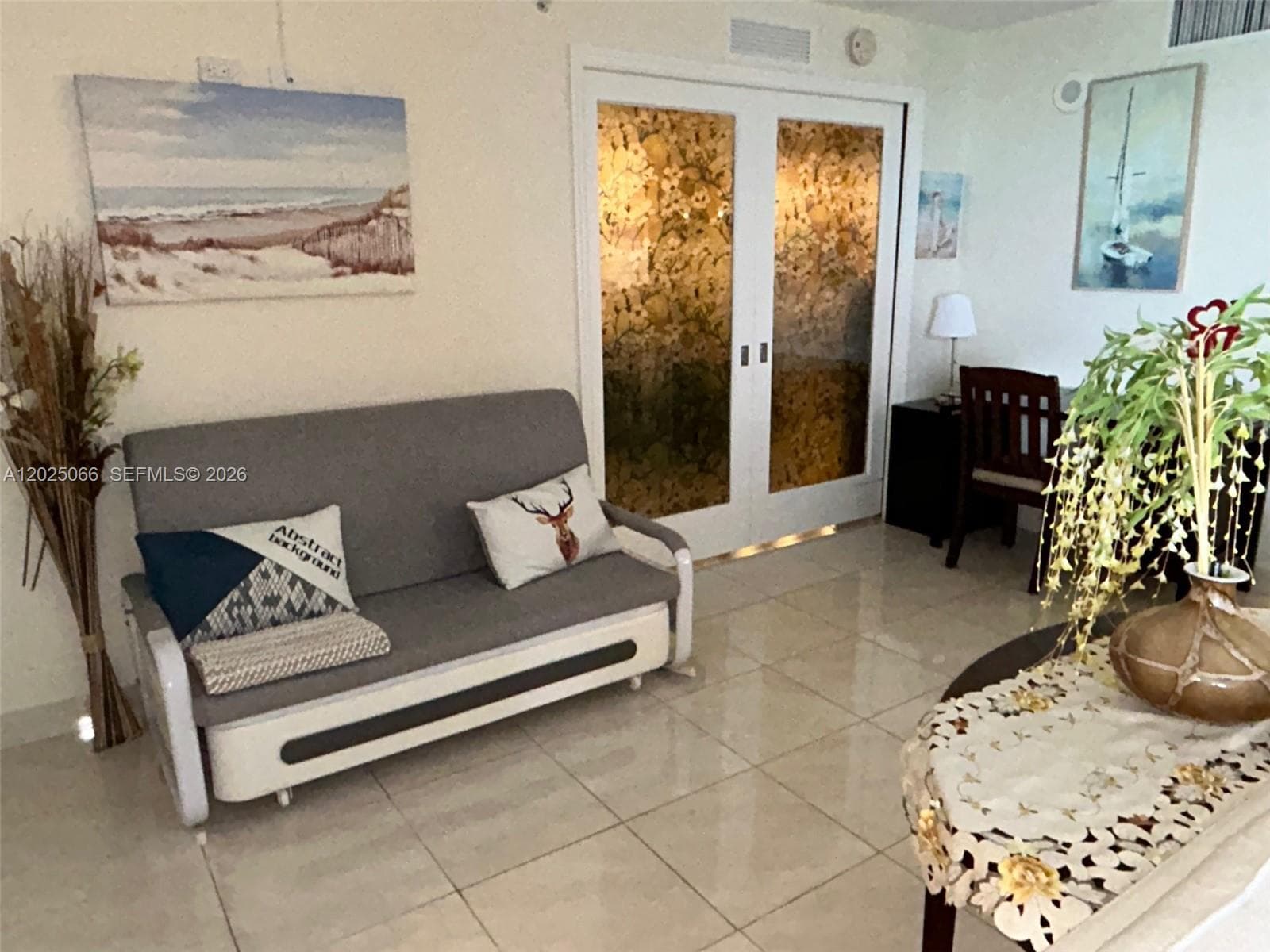 A12025066 — Miami Beach — 16