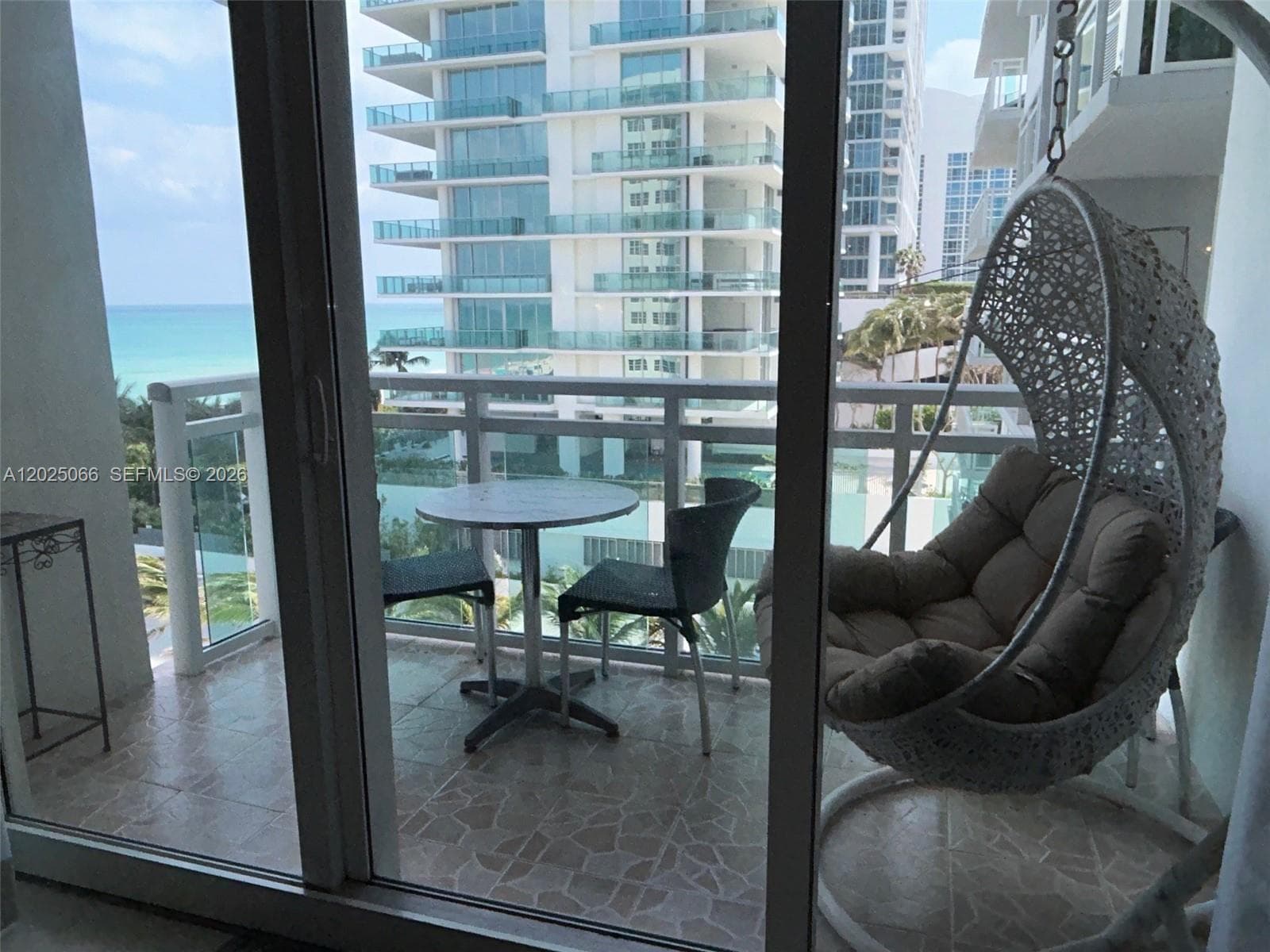 A12025066 — Miami Beach — 26