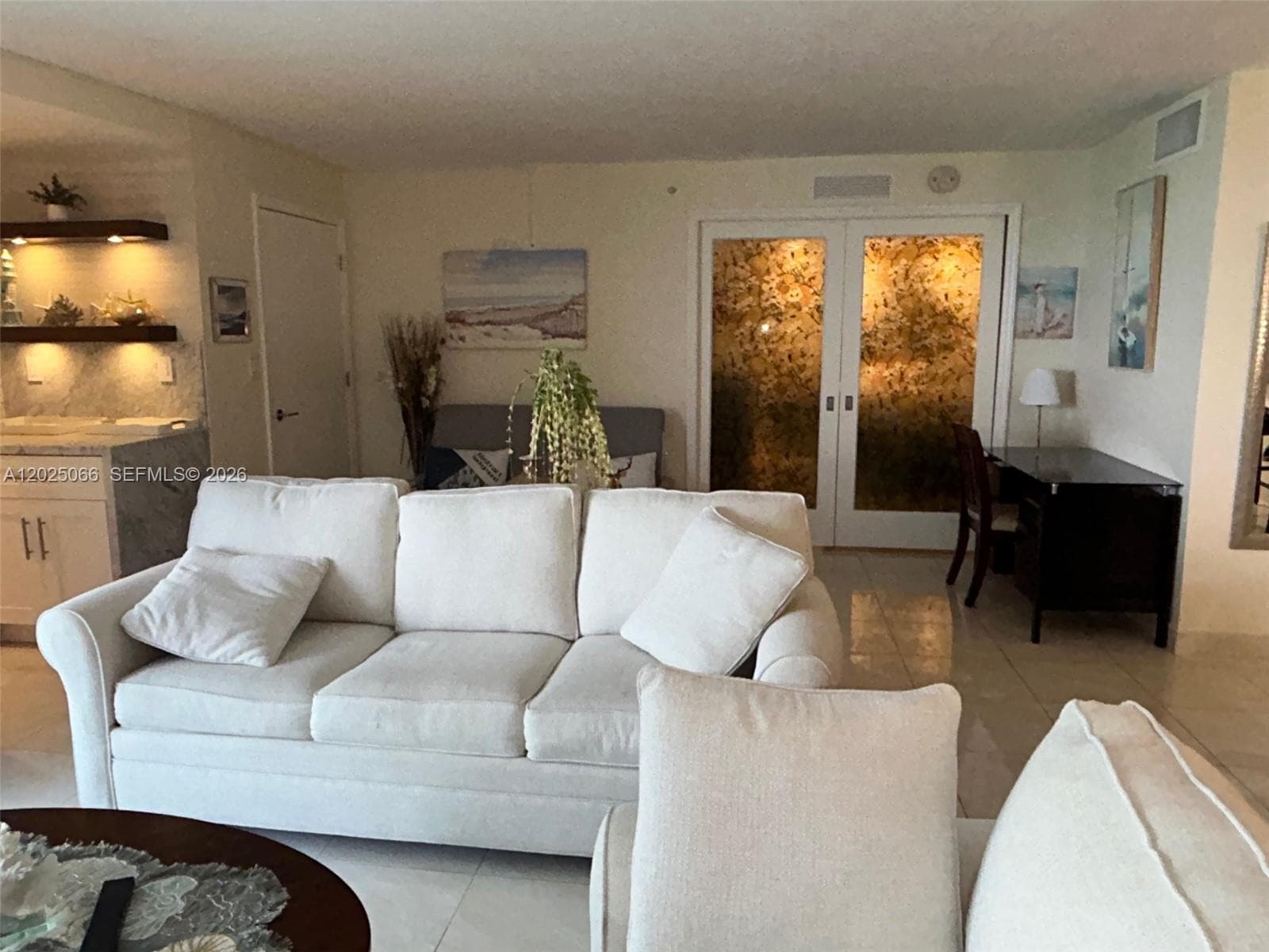 A12025066 — Miami Beach — 18