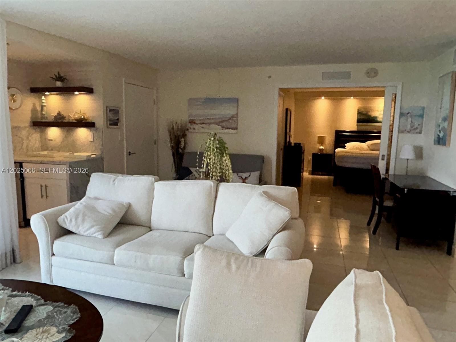 A12025066 — Miami Beach — 15