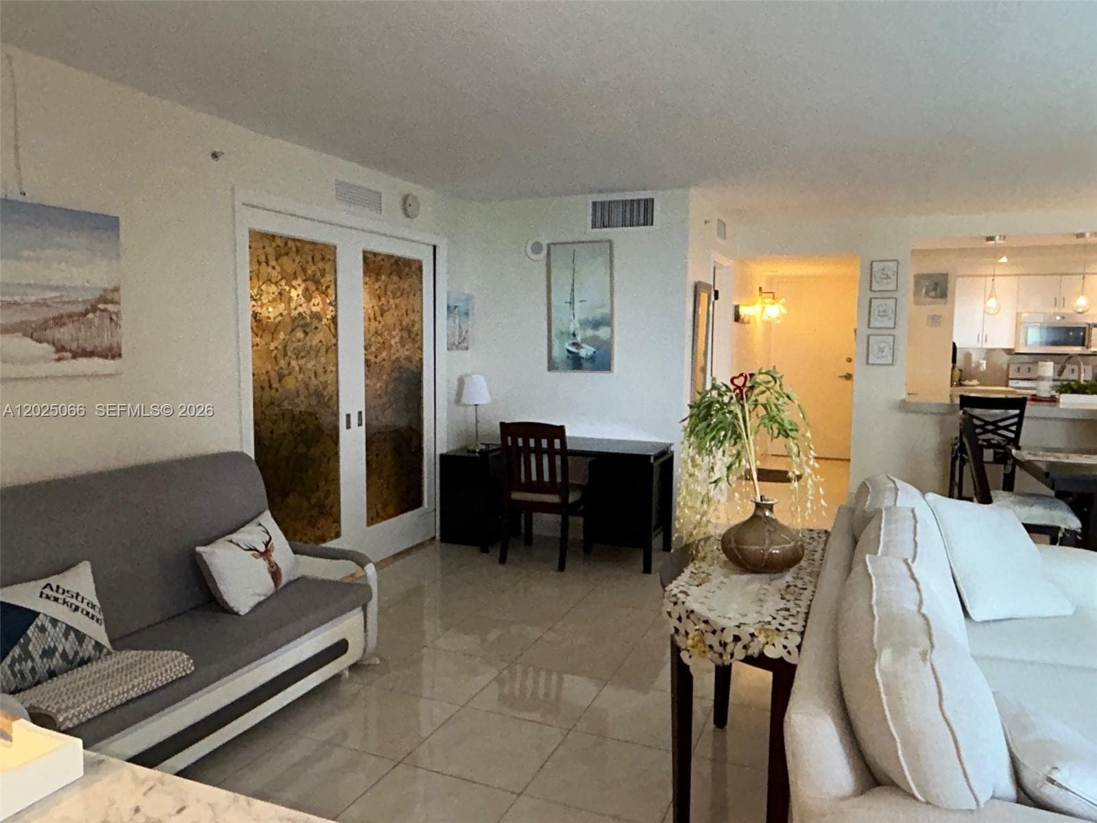 A12025066 — Miami Beach — 19