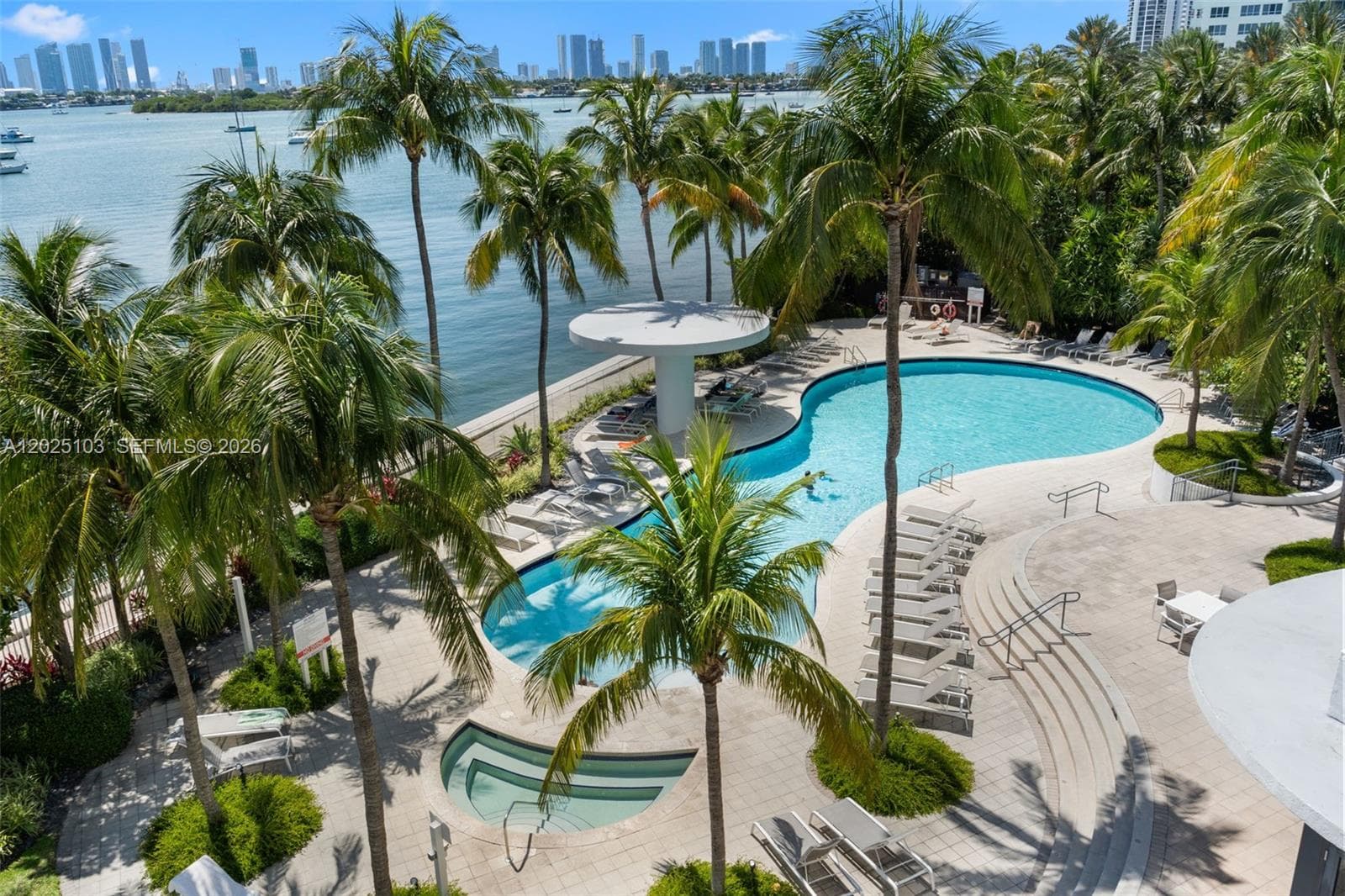 A12025103 — Miami Beach — 17