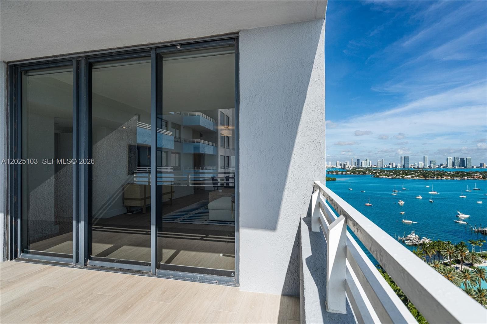 A12025103 — Miami Beach — 16