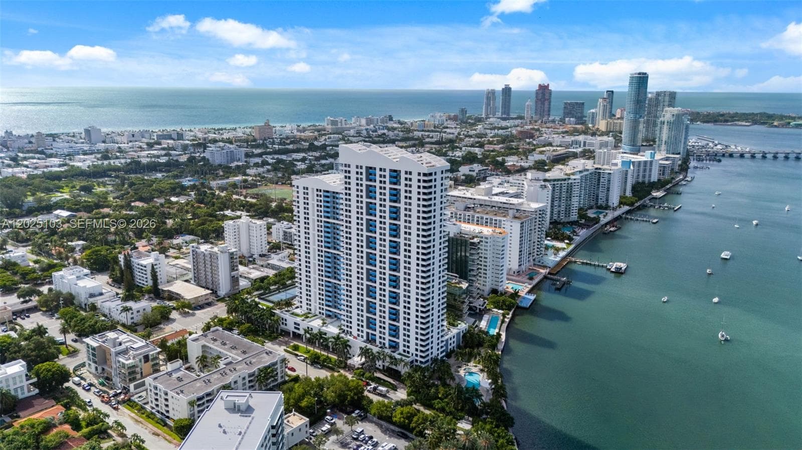 A12025103 — Miami Beach — 26