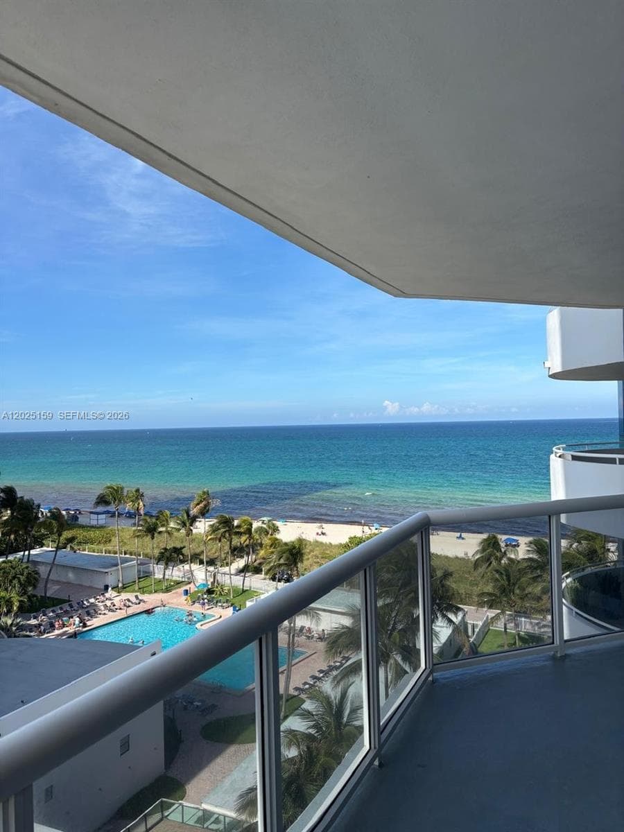 A12025159 — Miami Beach — 15
