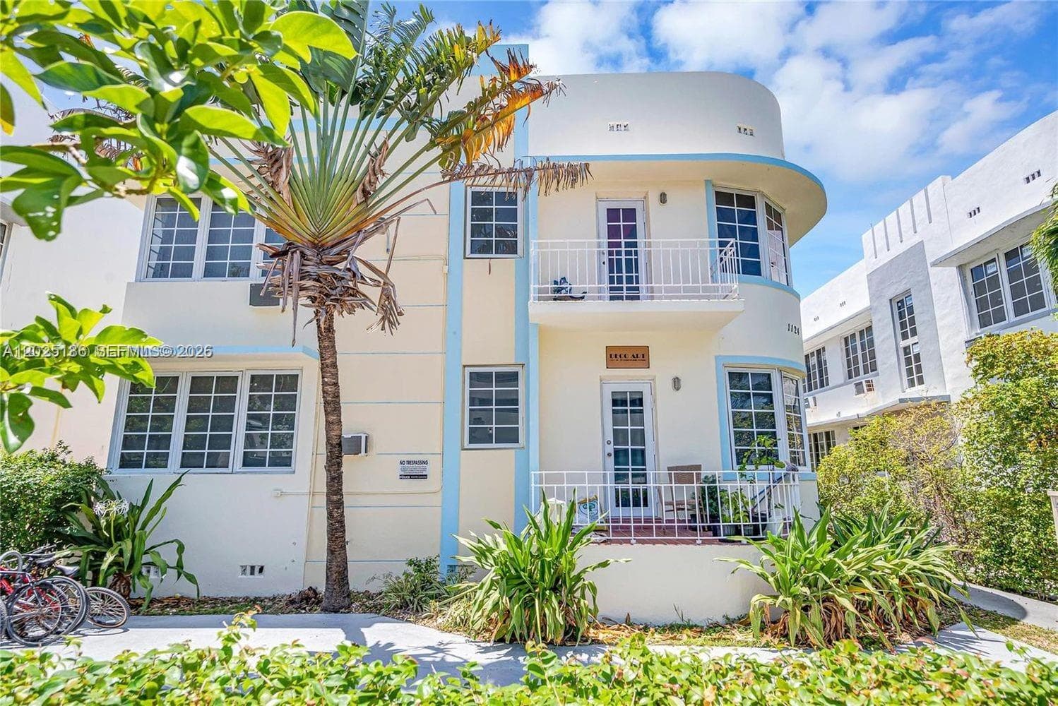 A12025186 — Miami Beach