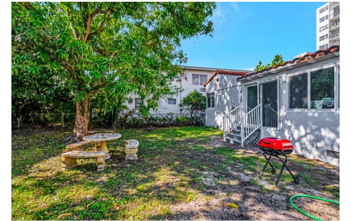 B26032855 — Miami Beach — 3