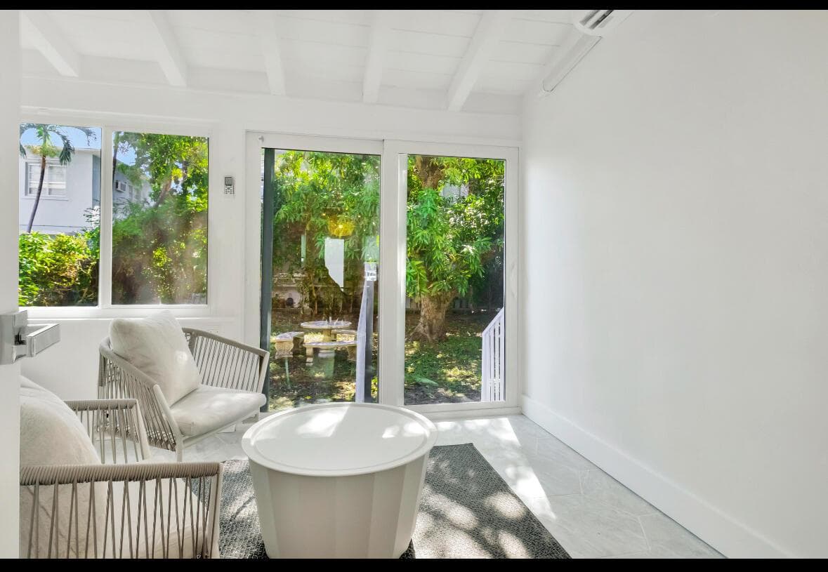 B26032855 — Miami Beach — 9