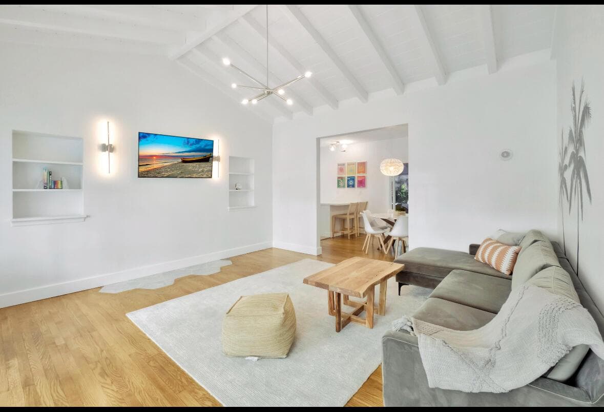 B26032855 — Miami Beach — 8