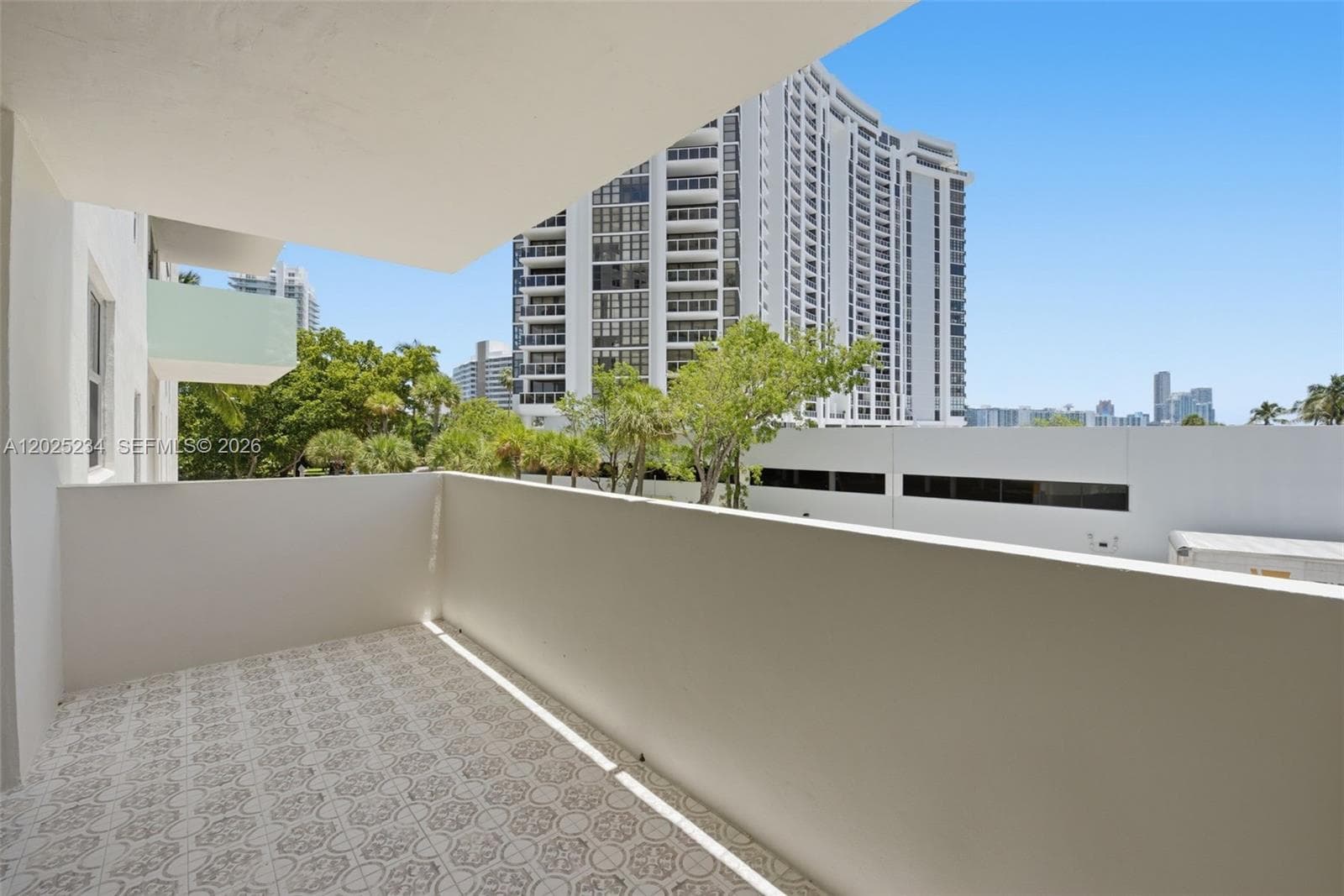 A12025234 — Miami Beach — 12