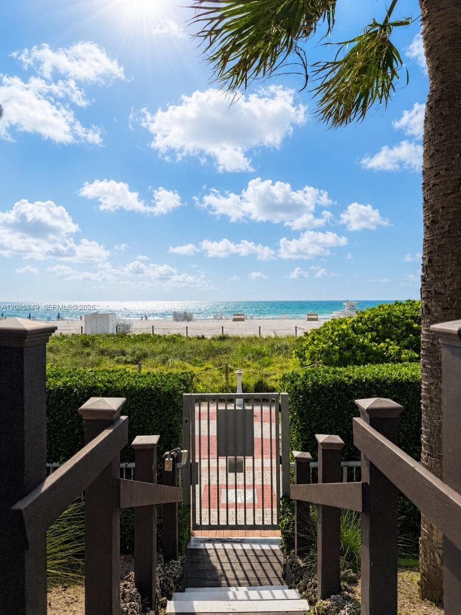 A12025249 — Miami Beach — 4