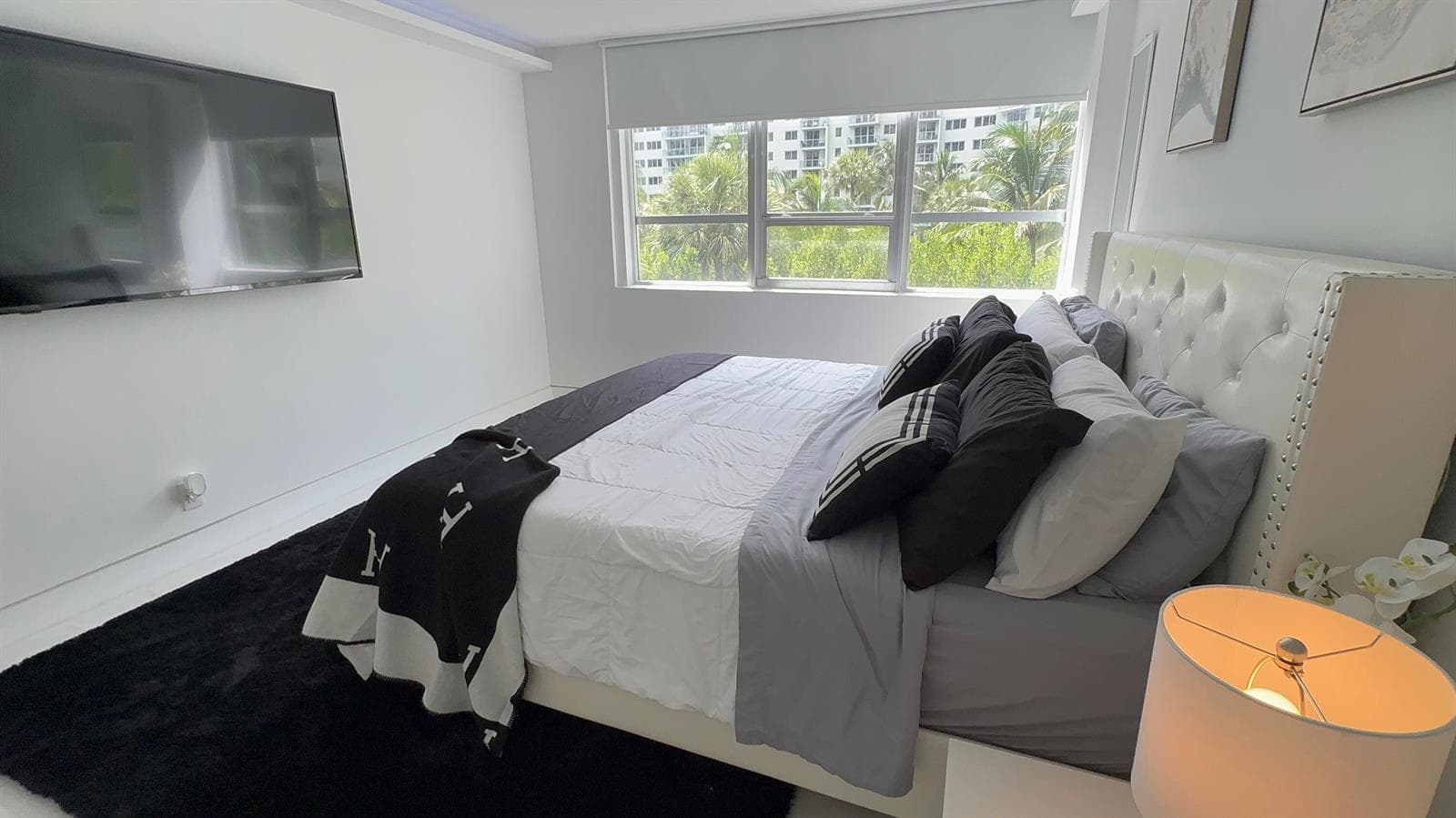 B26032873 — Miami Beach — 27