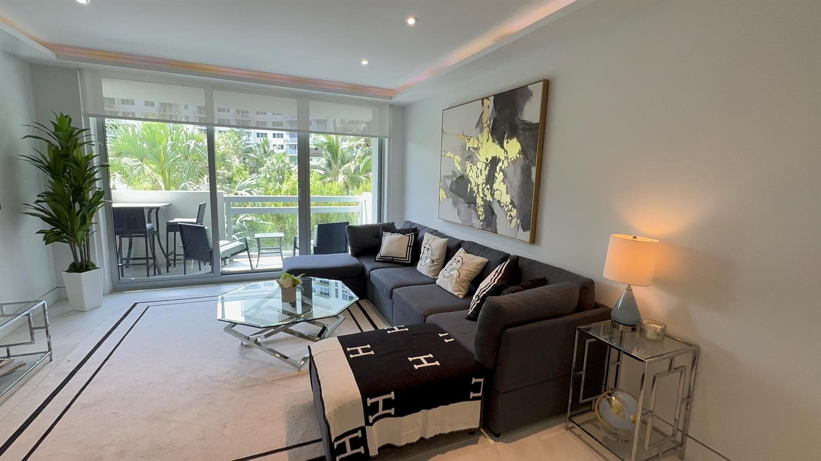 B26032873 — Miami Beach — 52