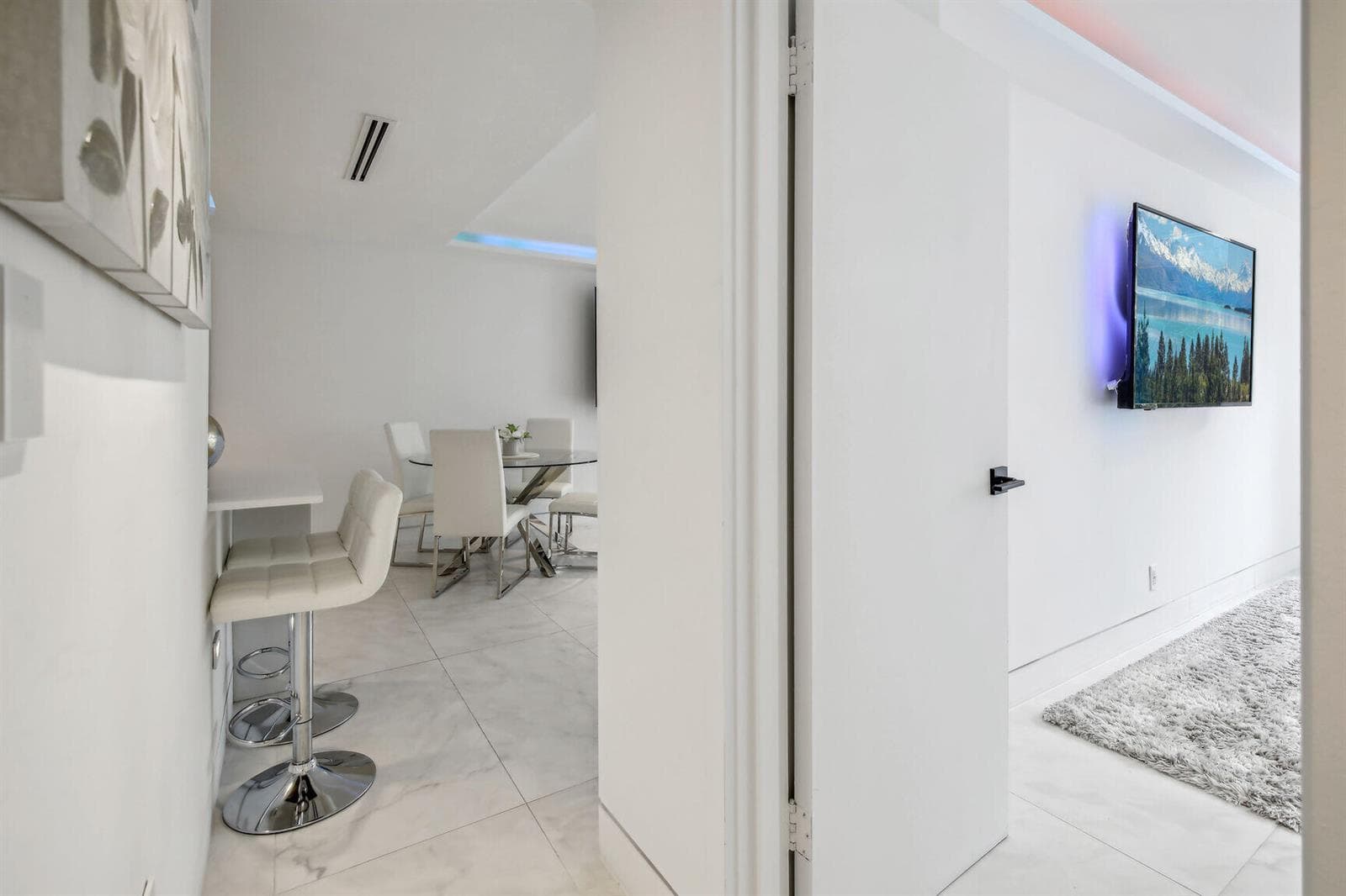 B26032873 — Miami Beach — 13
