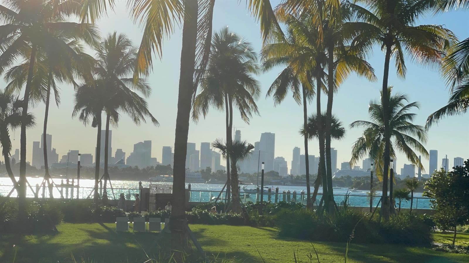 B26032873 — Miami Beach — 43