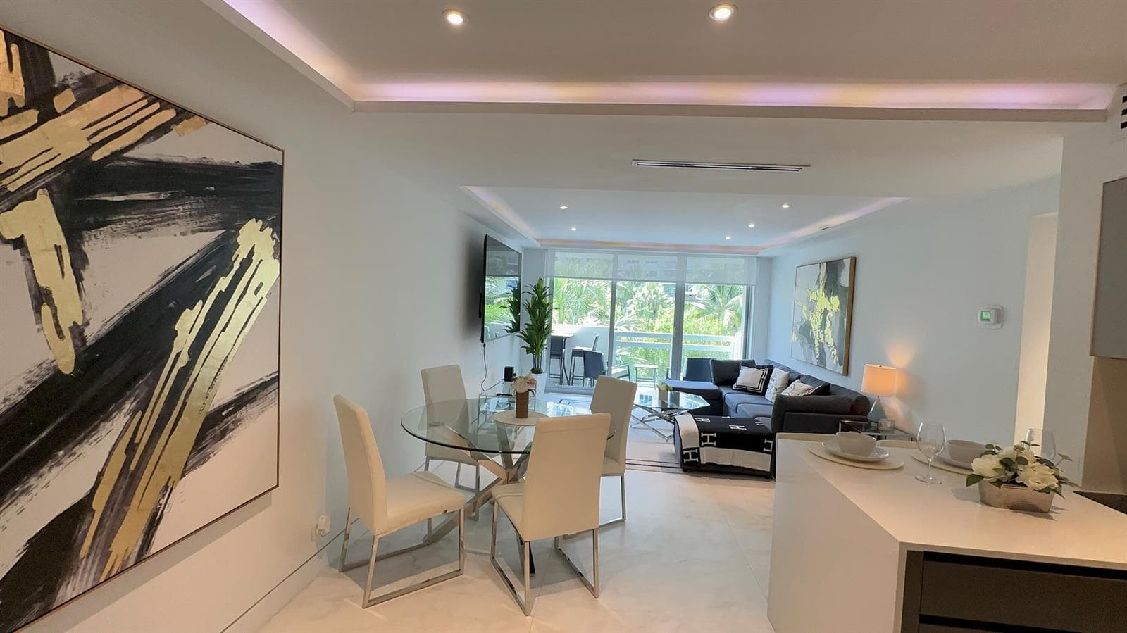 B26032873 — Miami Beach — 53