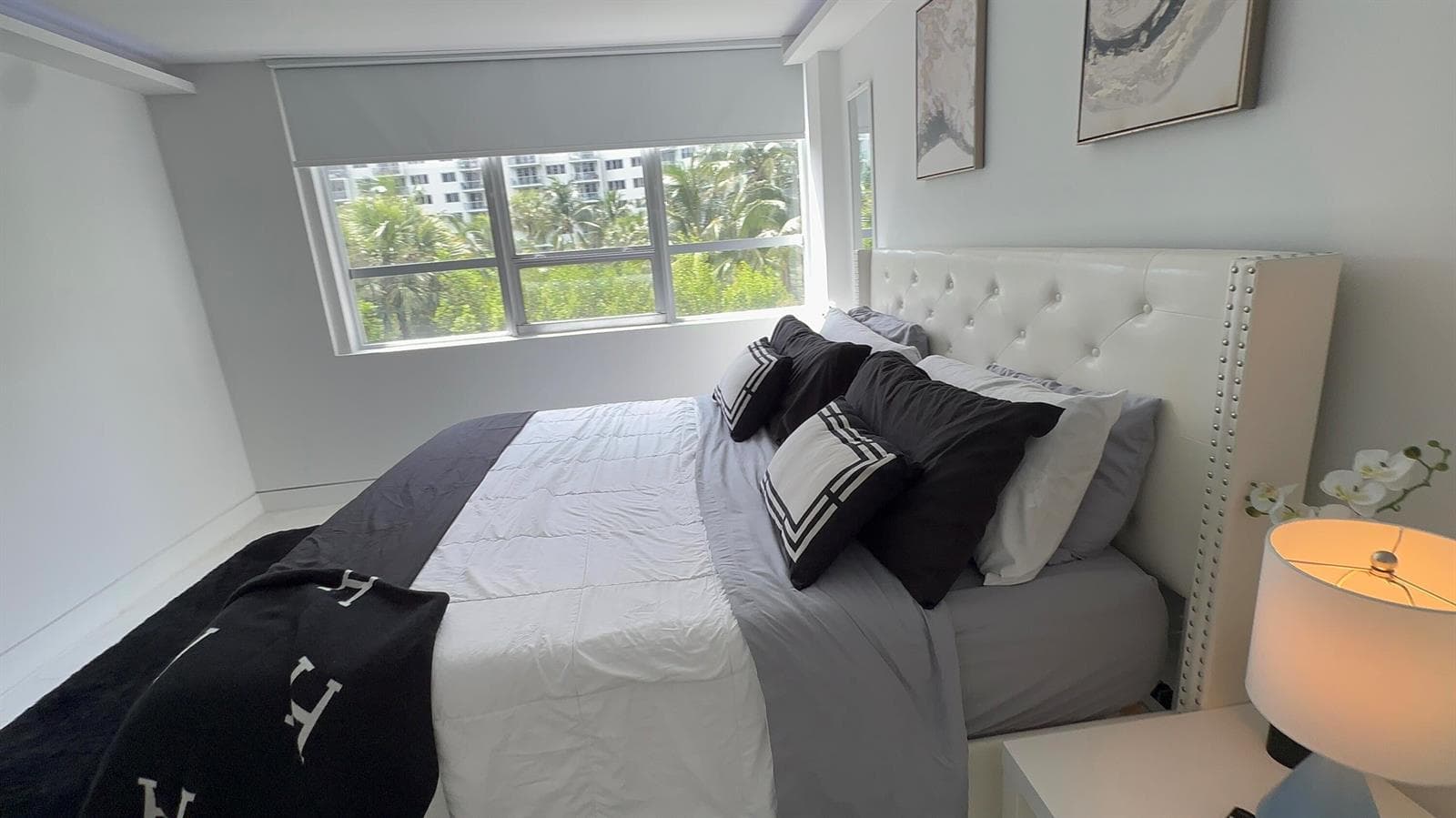 B26032873 — Miami Beach — 28