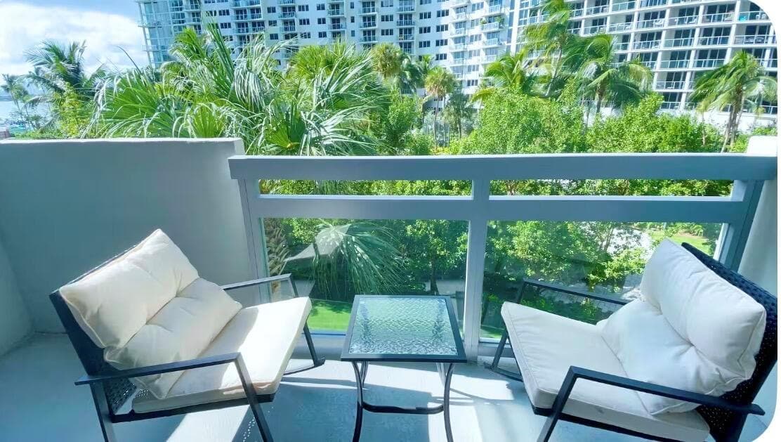 B26032873 — Miami Beach — 9