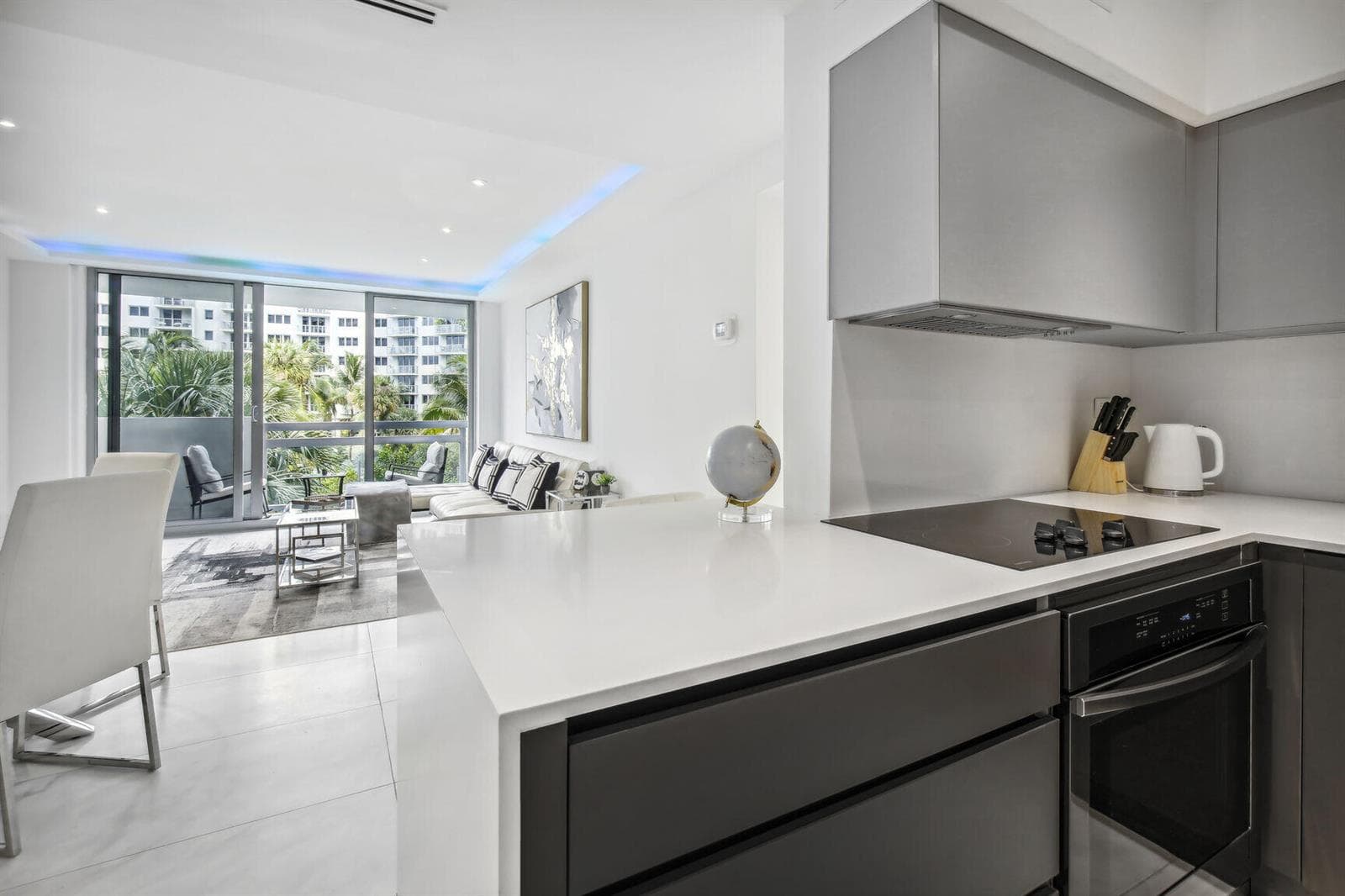 B26032873 — Miami Beach — 34