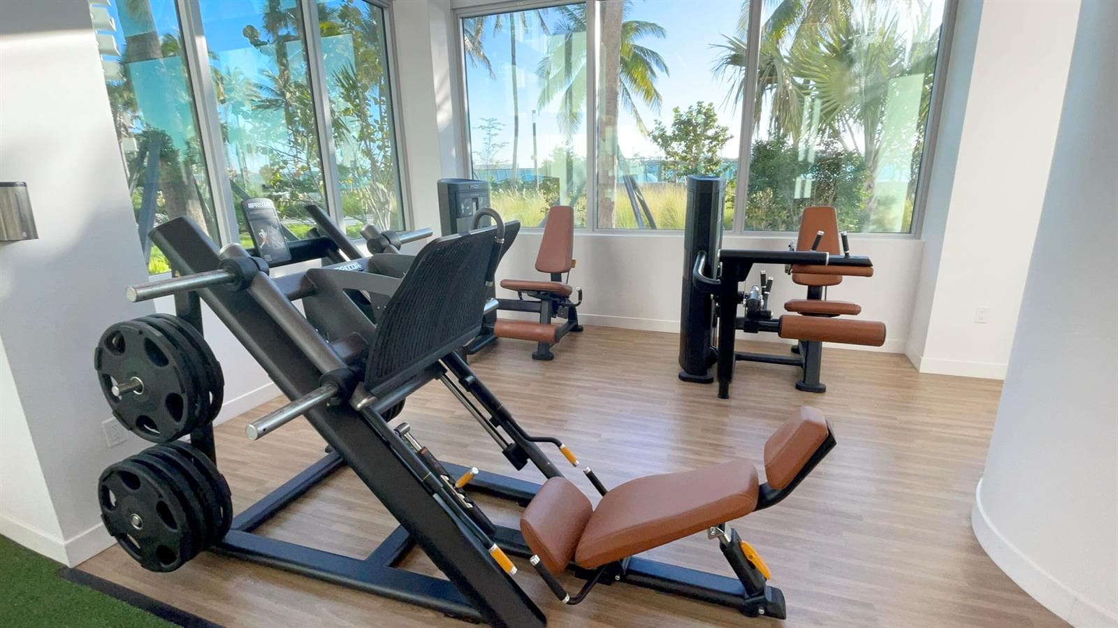 B26032873 — Miami Beach — 41