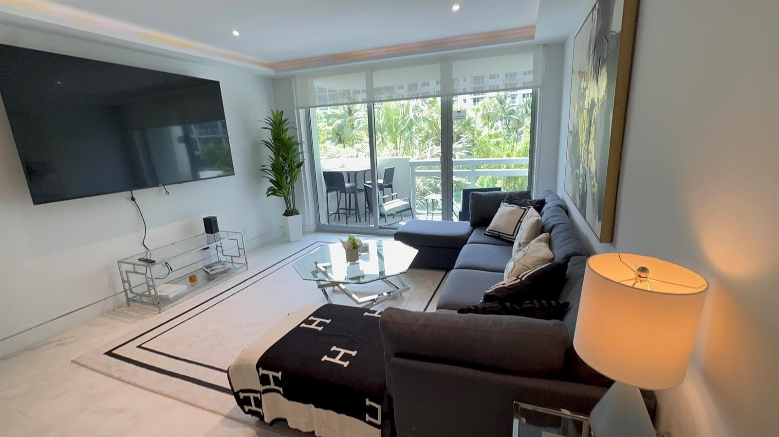 B26032873 — Miami Beach — 51