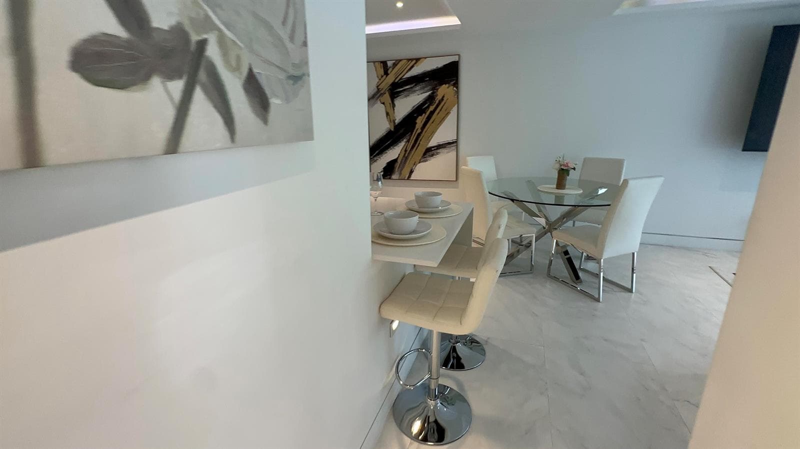 B26032873 — Miami Beach — 50