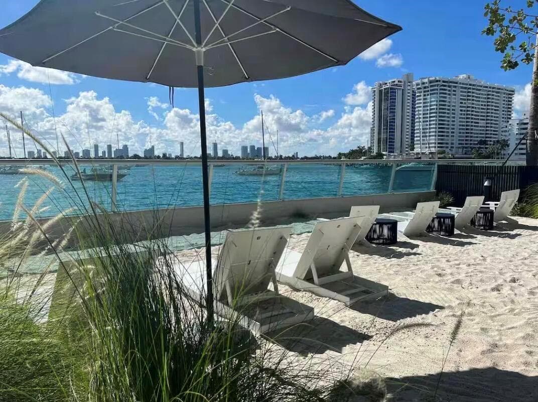 B26032873 — Miami Beach — 48