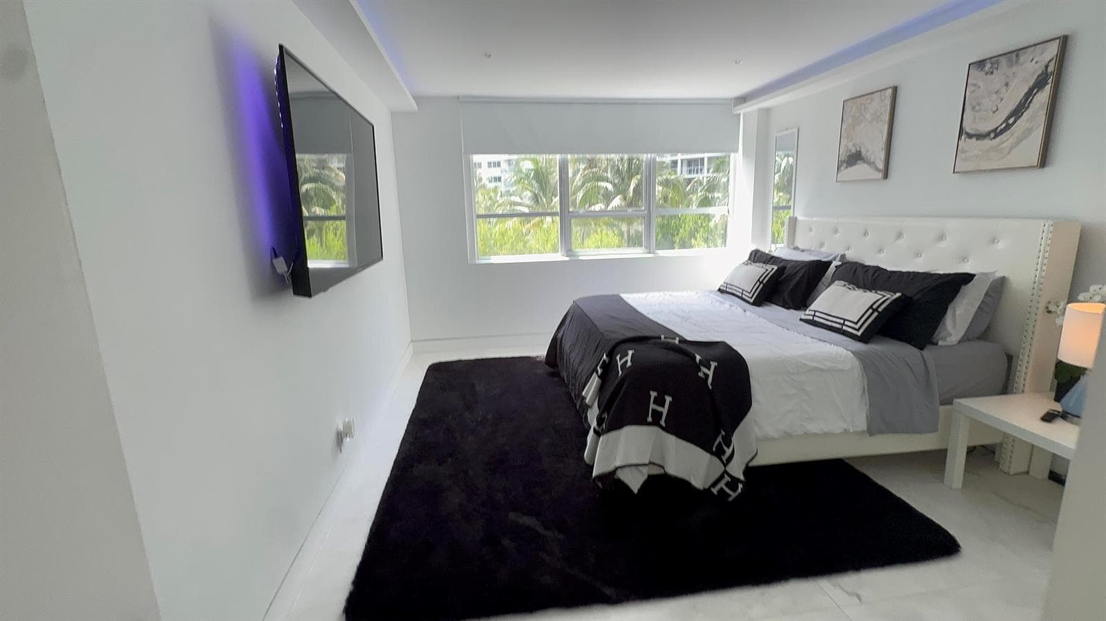 B26032873 — Miami Beach — 31