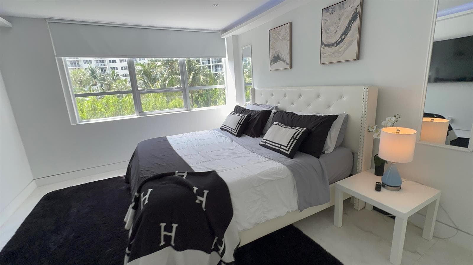 B26032873 — Miami Beach — 29