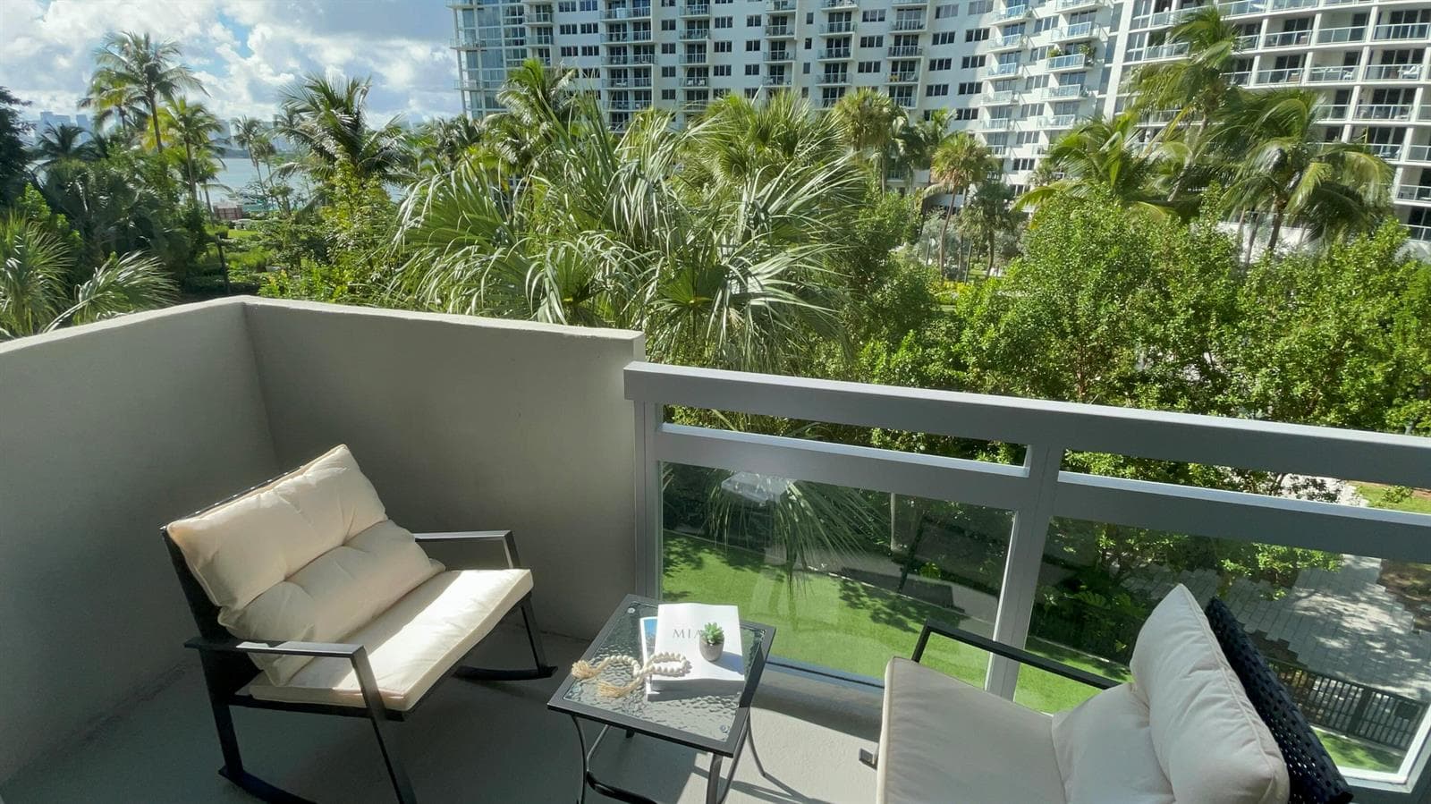 B26032873 — Miami Beach — 21