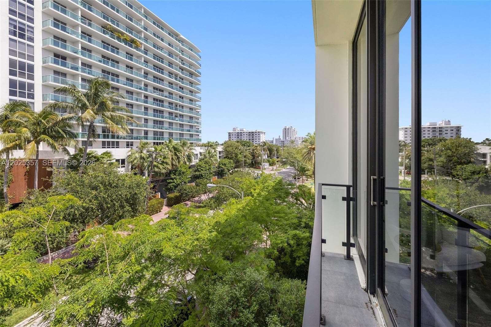 A12025357 — Miami Beach — 31