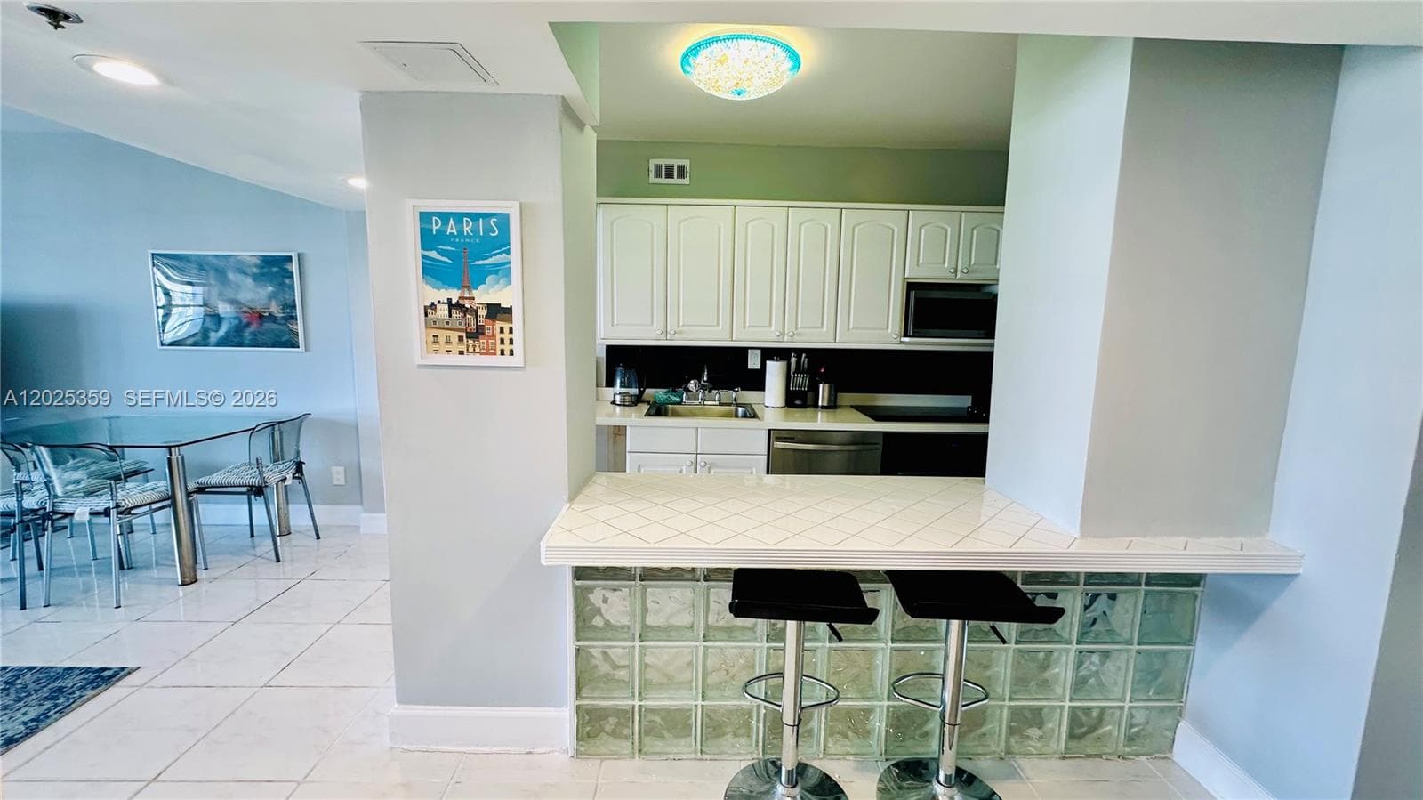 A12025359 — Miami Beach — 2