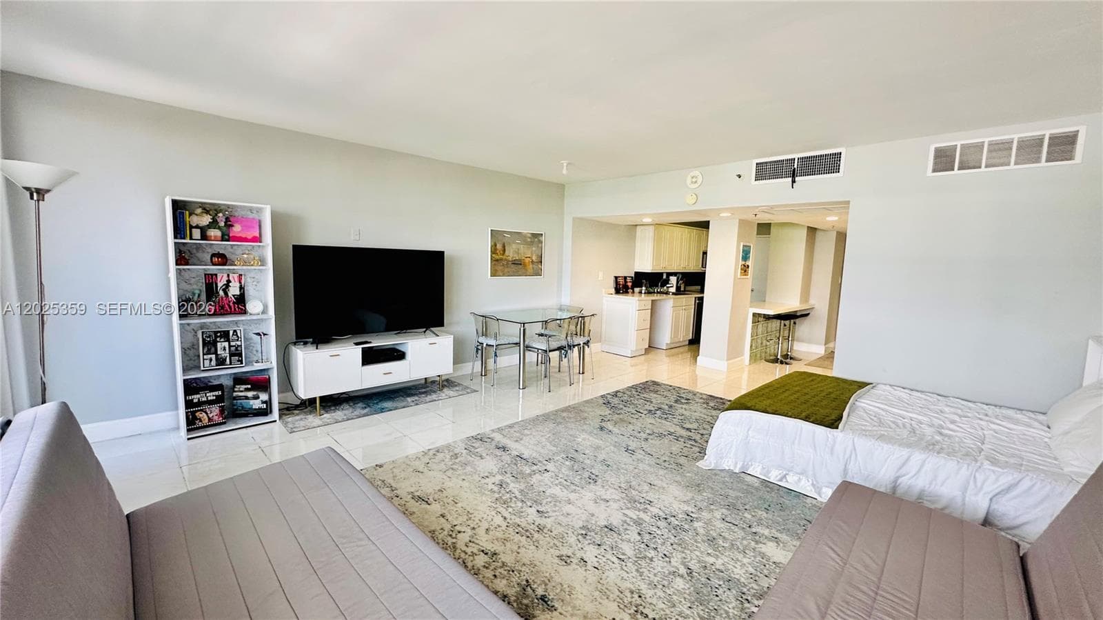 A12025359 — Miami Beach — 12
