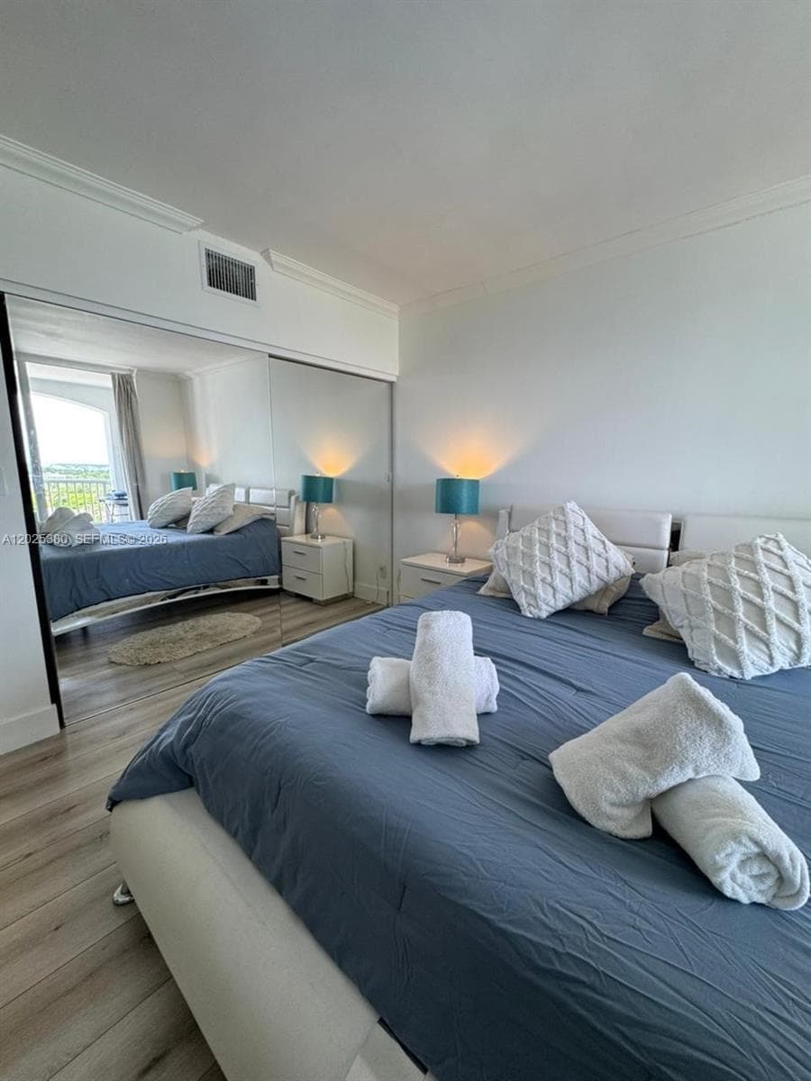 A12025380 — Miami Beach — 22